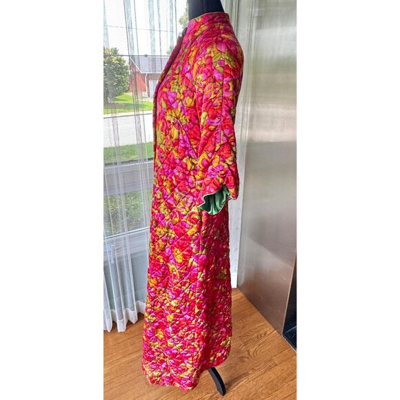 Vintage 1970s robe, hot pink, emerald, orange floral, quilted, tulip bell sleeve - Picture 4 of 10